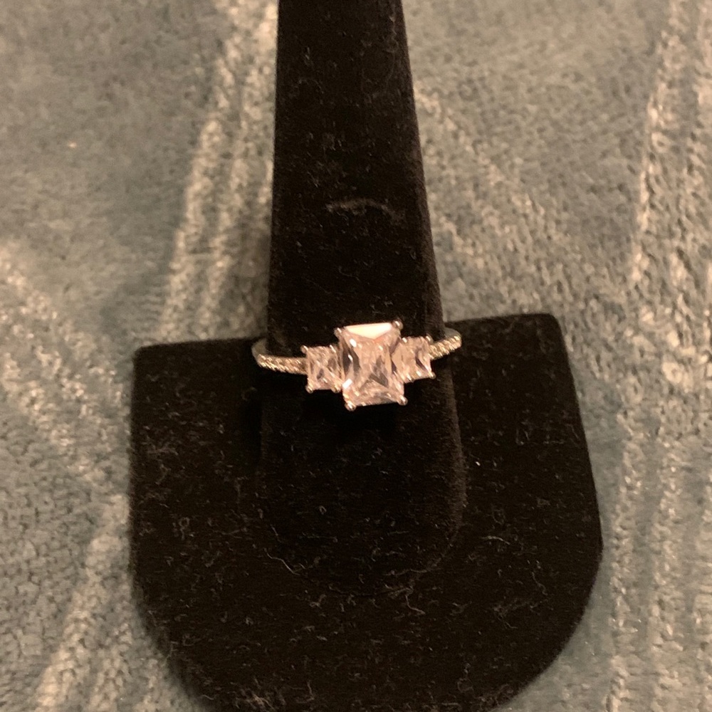 Ring - Picture 2 of 6